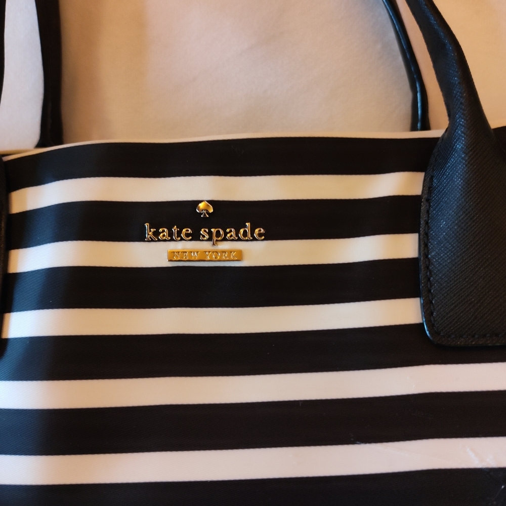 Kate Spade StoryBook Lining Stripe Tote Black White One Corner Rub EUC - Picture 2 of 14